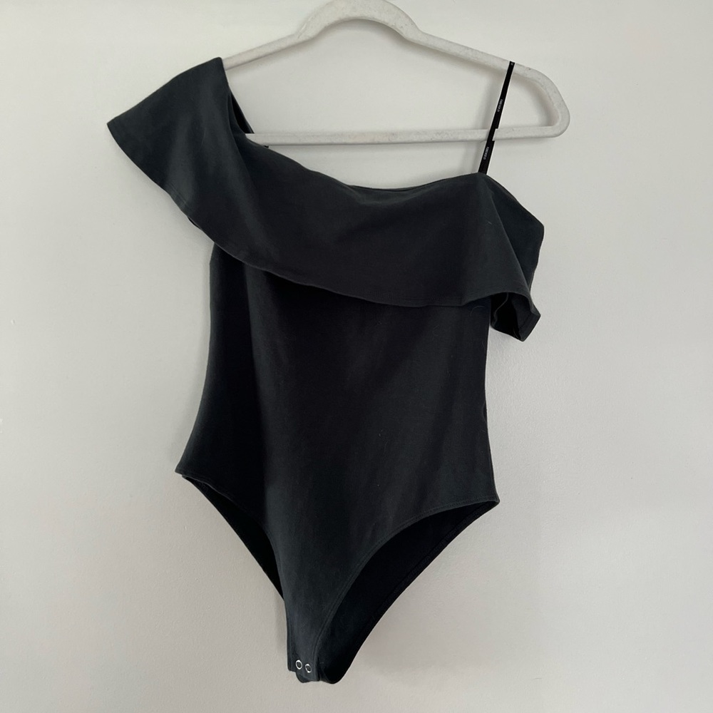 Forever 21 Off The Shoulder Bodysuit M